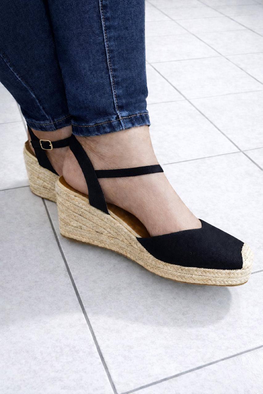 Alpargata de cuña tipo espadrille