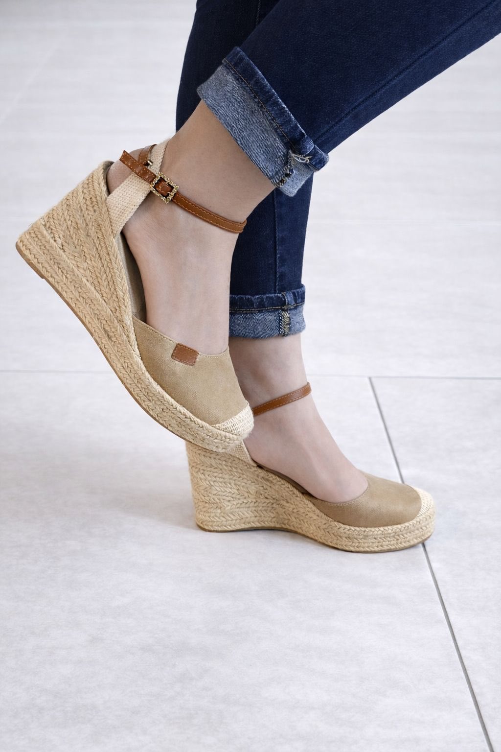 Alpargata de cuña con pulsera