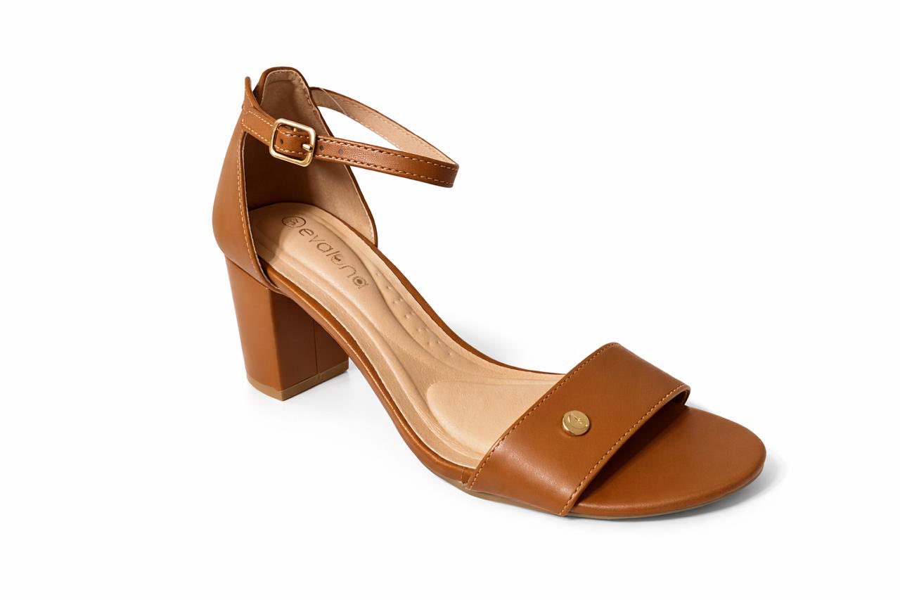 Sandalia de tacon con pulsera