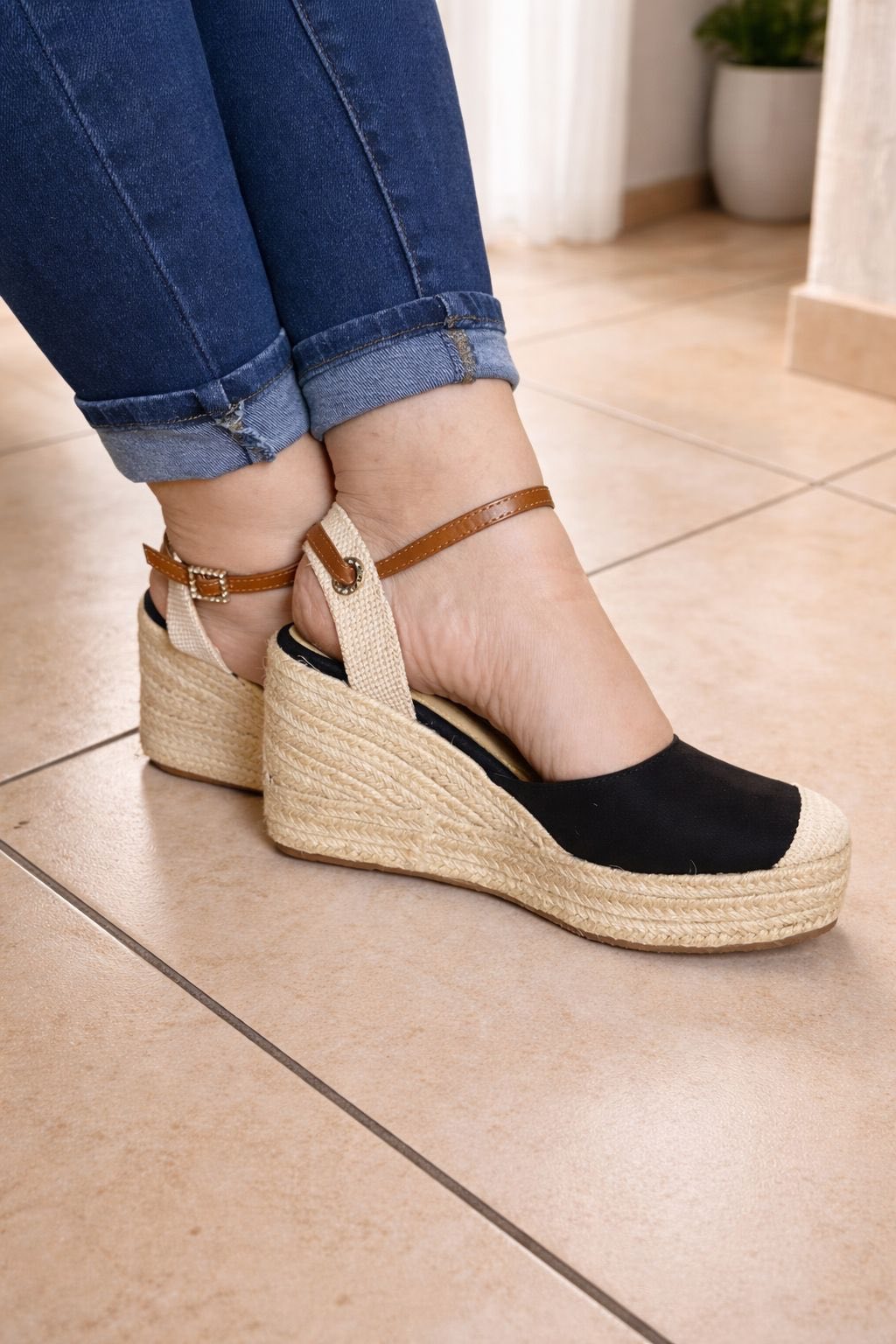 Alpargata de cuña con pulsera