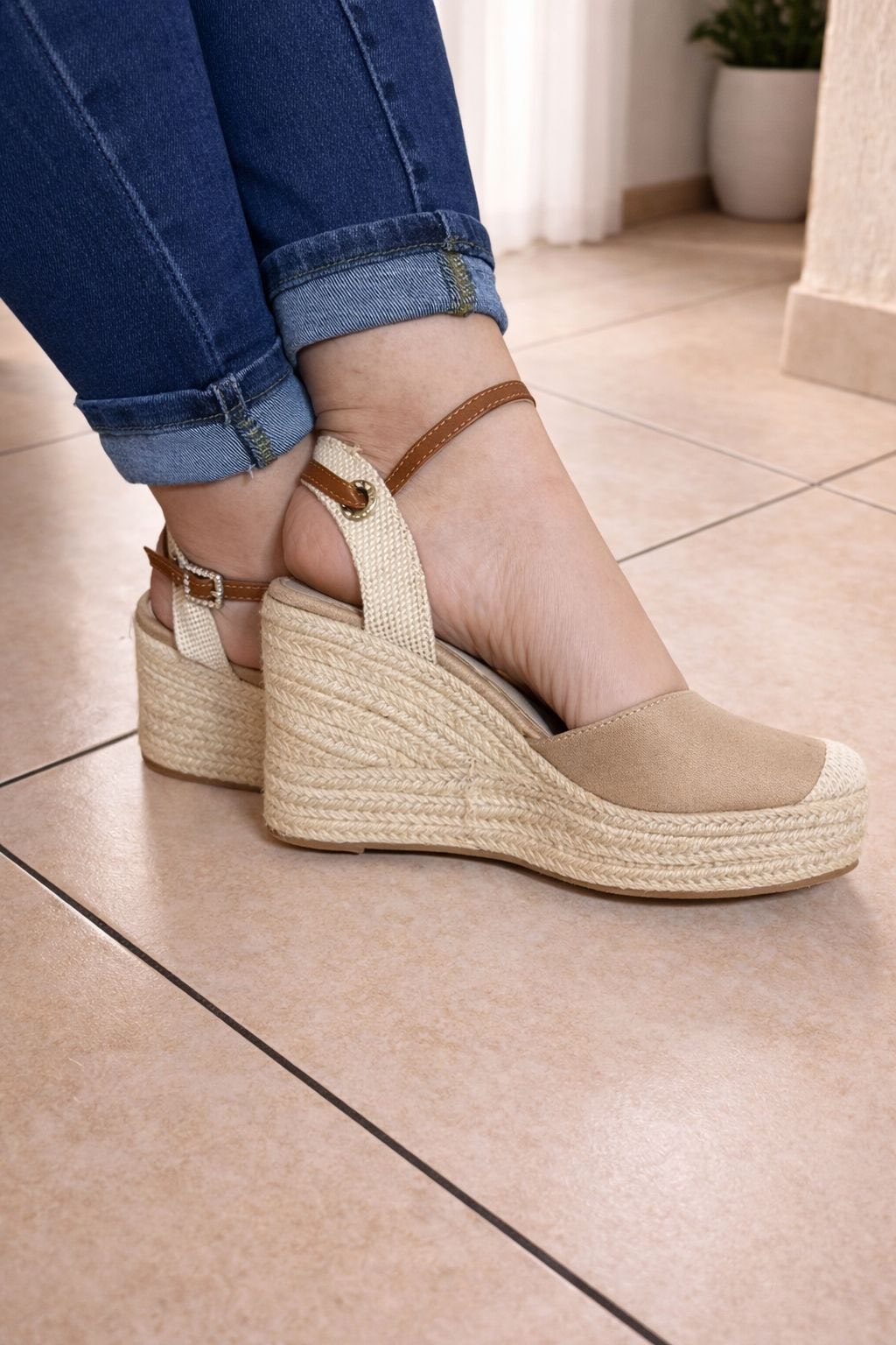 Alpargata de cuña con pulsera