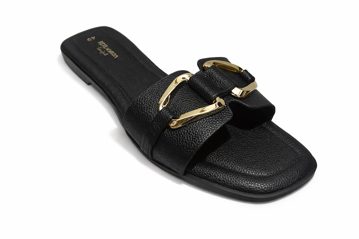 Sandalia flat con hebilla decorativa